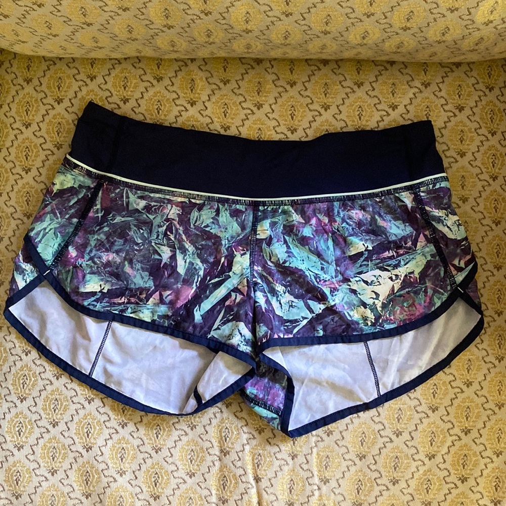 Lululemon Speedup 2.5 shorts size 6